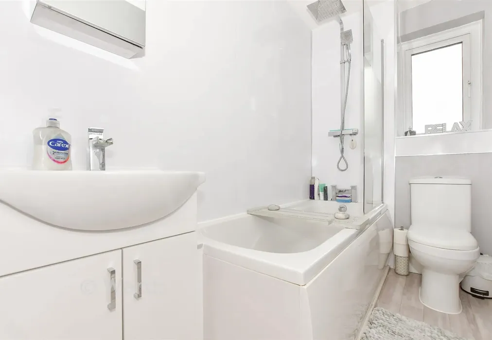 Bathroom - The Weavers, Maidstone, Kent, Kent - Wards of Kent