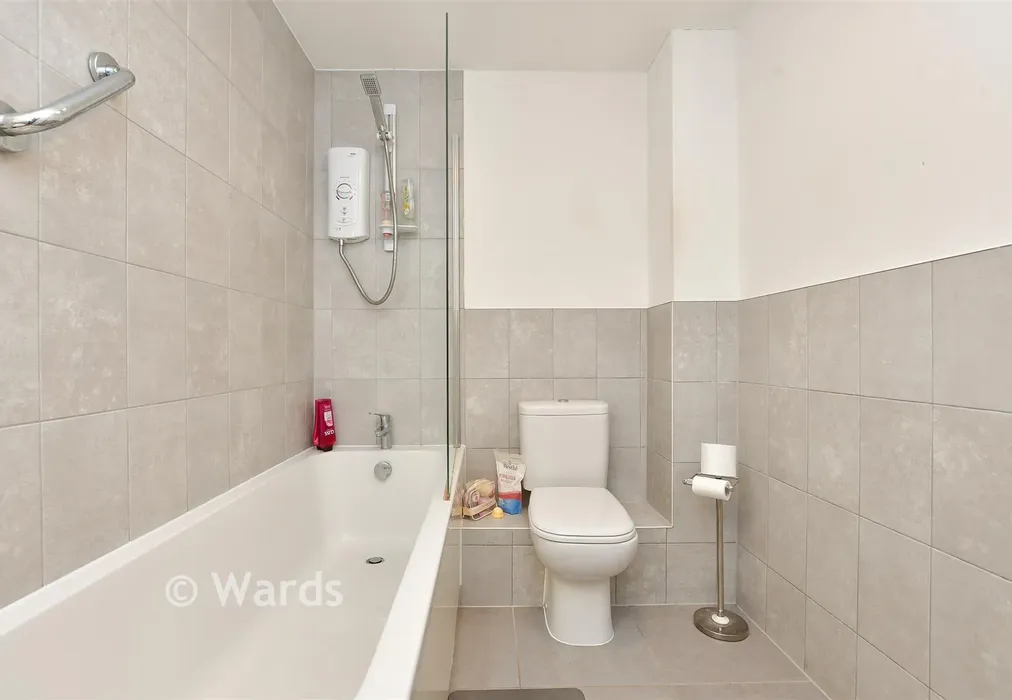 Bathroom - Albion Road, Broadstairs, Kent - Wards of Kent