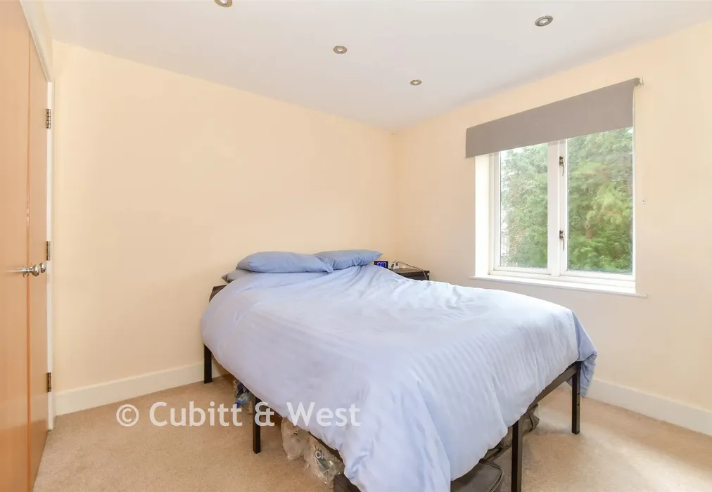 Bedroom 1 - Hurst Park, Horsham, West Sussex - Wards of Kent