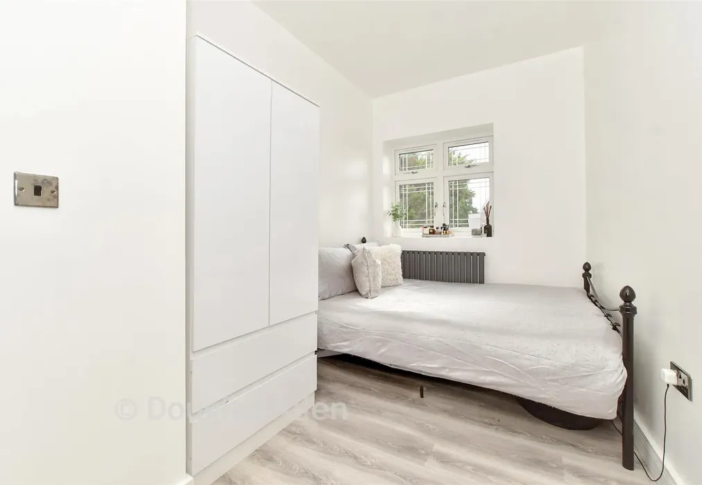 Bedroom 5 - Sackville Crescent, Harold Wood, Essex - Wards of Kent
