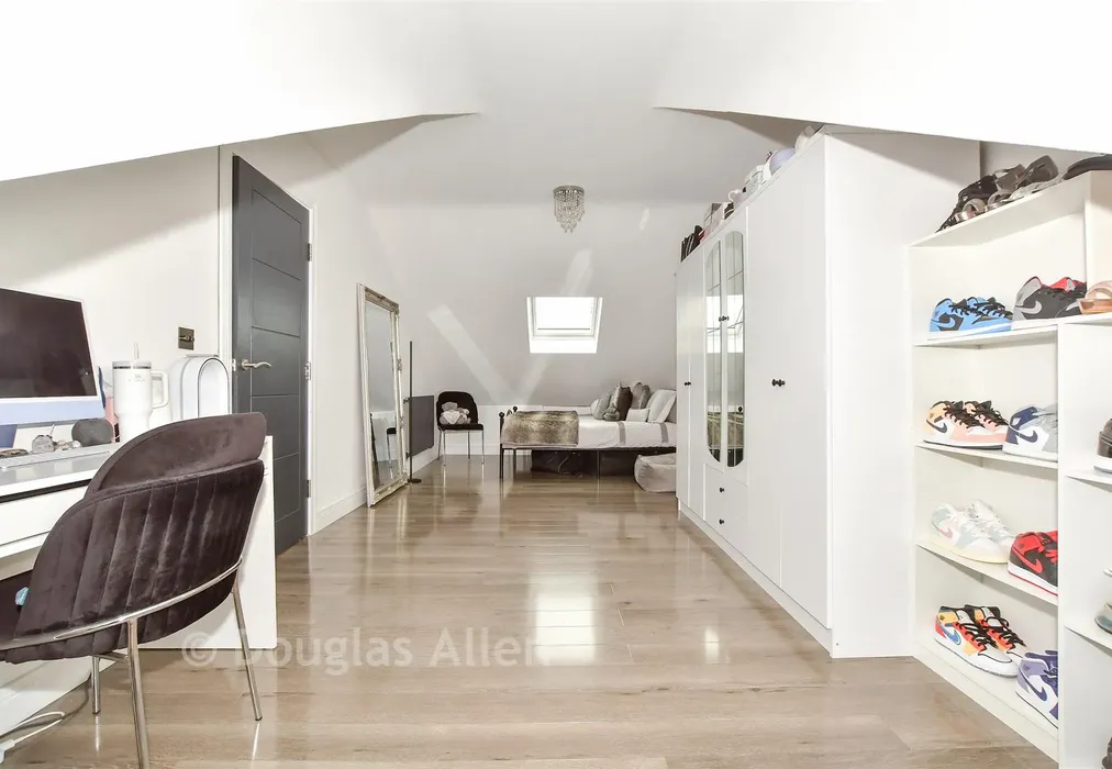 Bedroom 1 - Sackville Crescent, Harold Wood, Essex - Wards of Kent