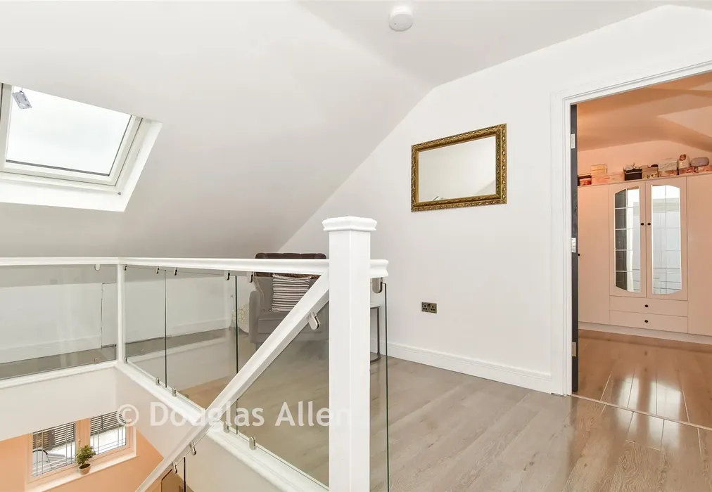 Landing - Sackville Crescent, Harold Wood, Essex - Wards of Kent