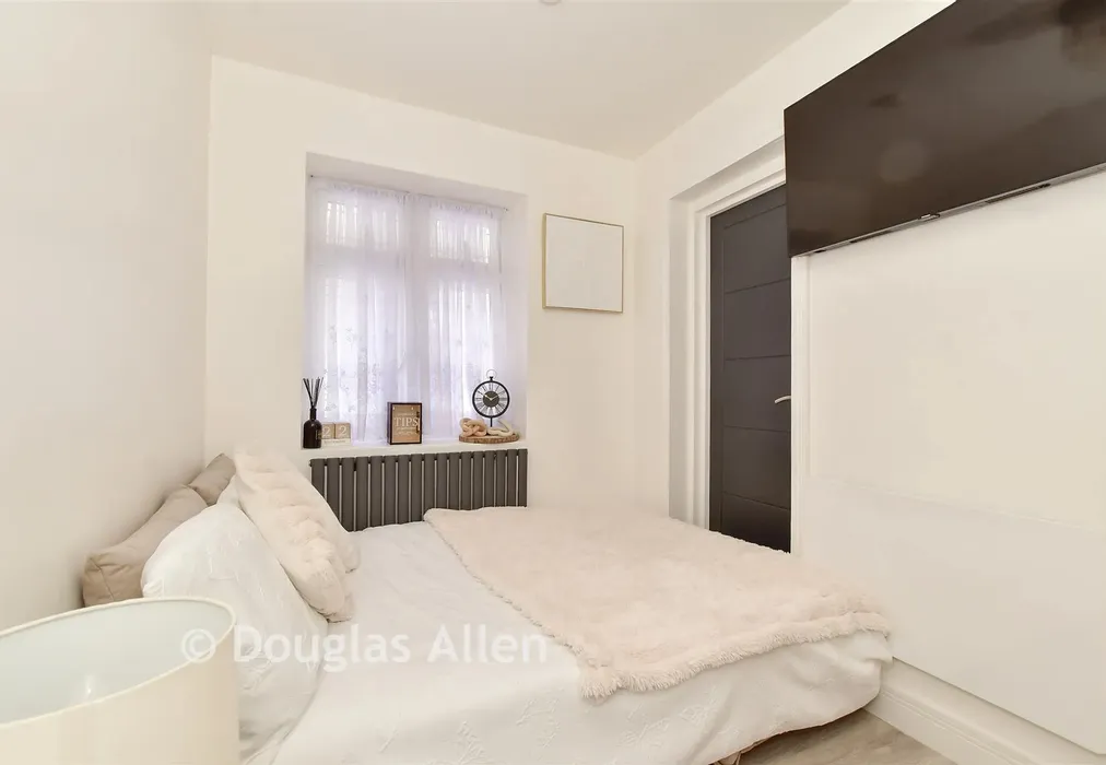 Annexe Living Room - Sackville Crescent, Harold Wood, Essex - Wards of Kent