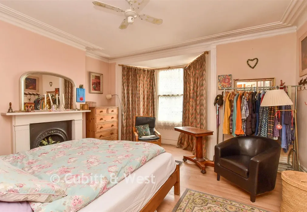 Bedroom 1 - Clyde Road, Brighton, East Sussex - Wards of Kent
