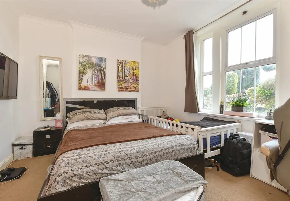 Bedroom - West Hill Road, Ryde, Isle of Wight - Wards of Kent