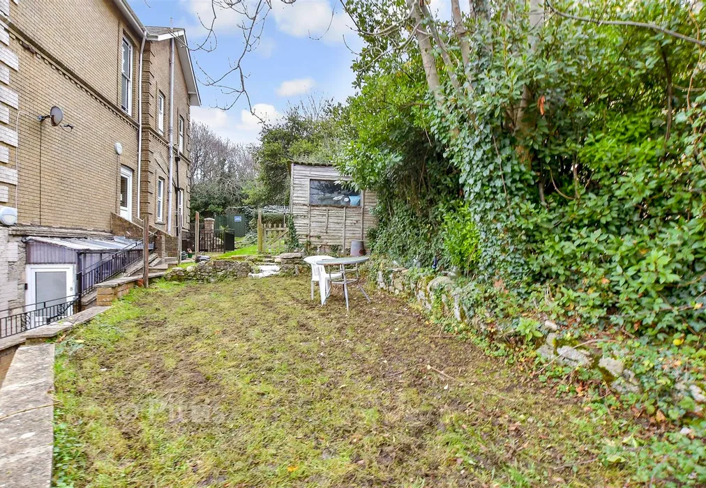 Front Garden - West Hill Road, Ryde, Isle of Wight - Wards of Kent