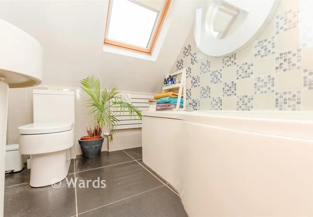 Bathroom - School Lane, Meopham, Kent - Wards of Kent