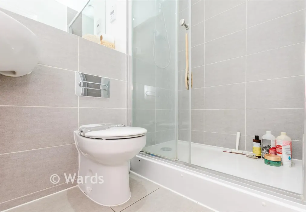 En-Suite Shower Room - Barchamber Way, Gravesend, Kent - Wards of Kent