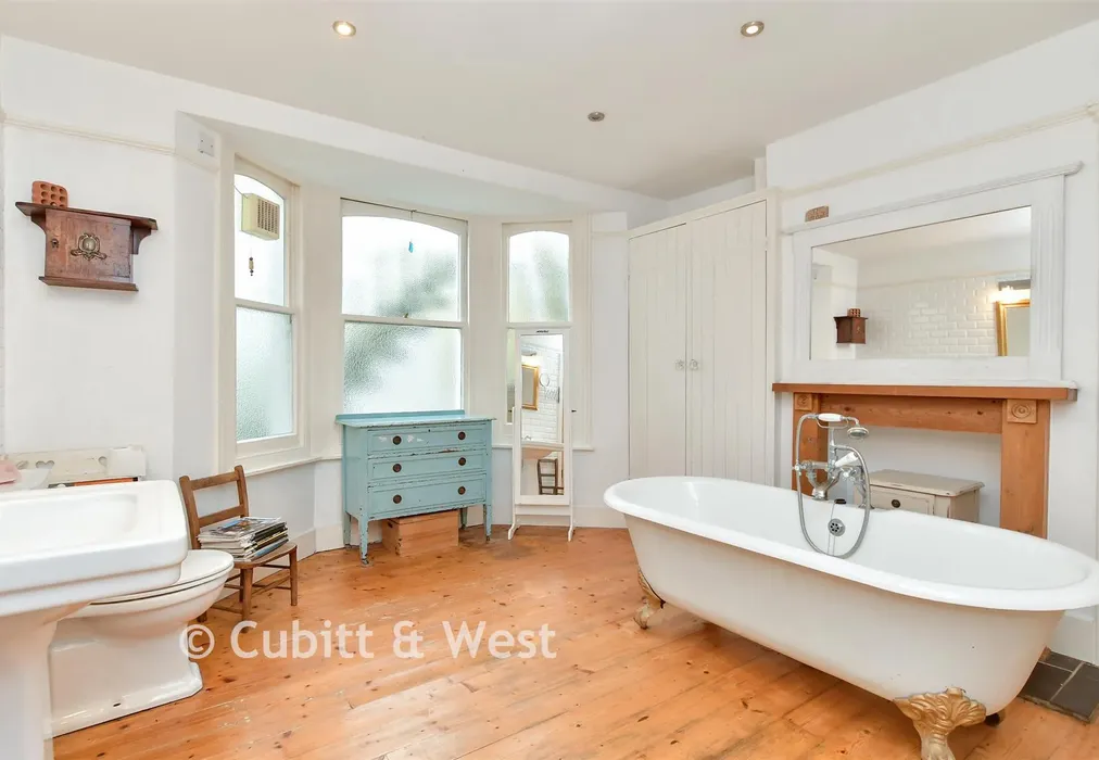 Bathroom - Richmond Road, Brighton, East Sussex - Wards of Kent