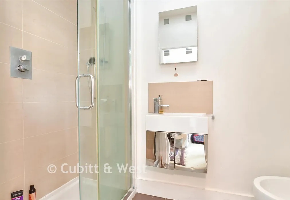 En-Suite Shower Room - Richmond Road, Brighton, East Sussex - Wards of Kent