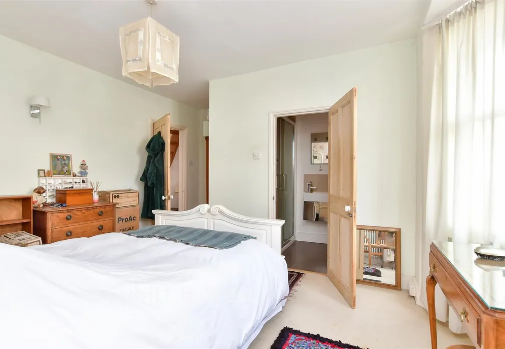 Bedroom 1 - Richmond Road, Brighton, East Sussex - Wards of Kent