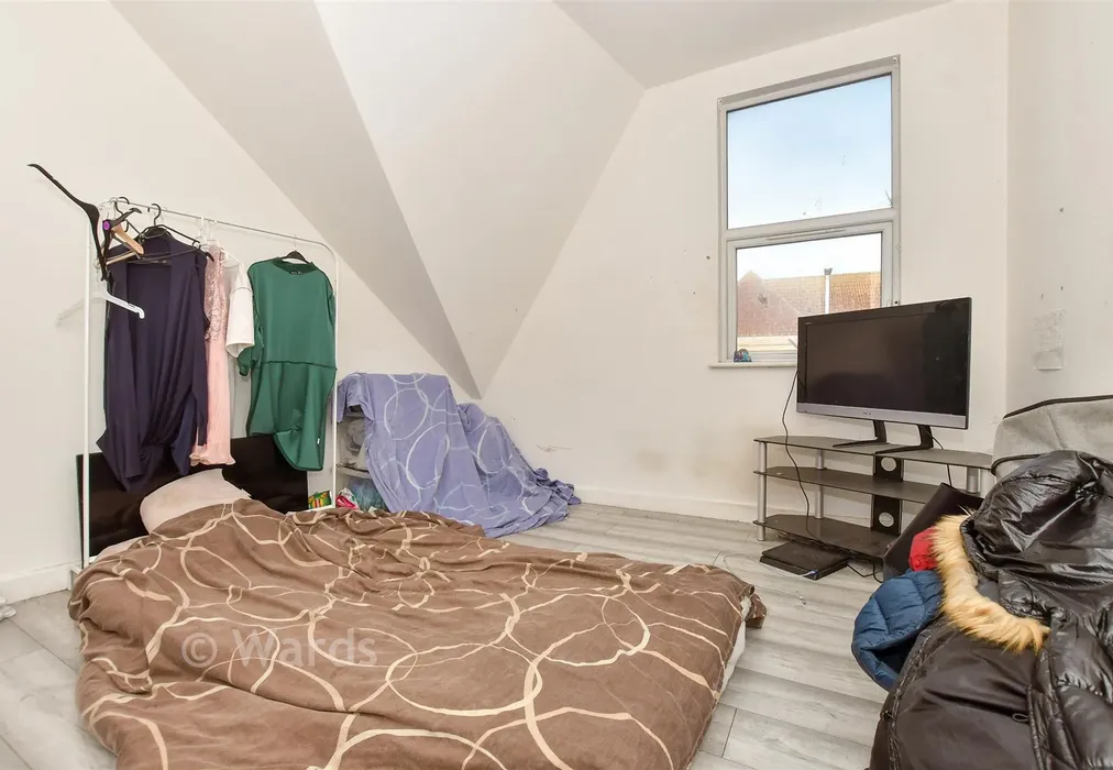 Bedroom 1 - Broomfield Crescent, Folkestone, Kent - Wards of Kent