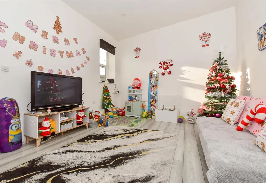 Lounge - Broomfield Crescent, Folkestone, Kent - Wards of Kent