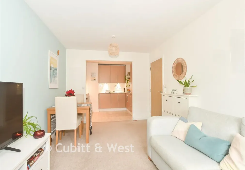 Lounge. - Gordon Road, Haywards Heath, West Sussex - Wards of Kent
