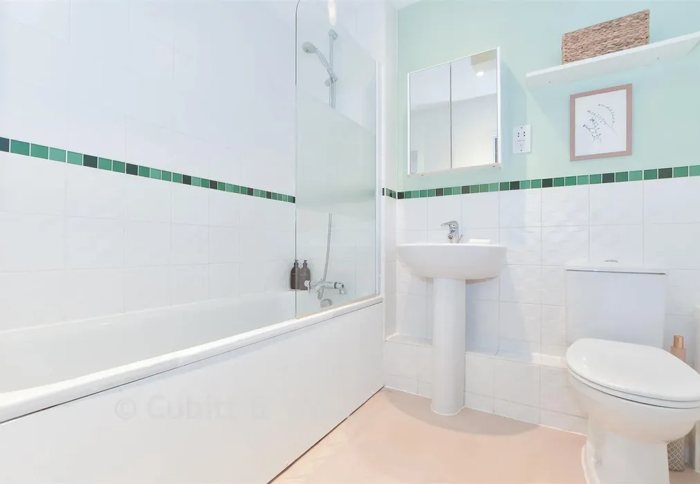 Bathroom - Gordon Road, Haywards Heath, West Sussex - Wards of Kent