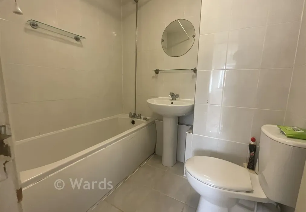 Bathroom - Woodstock Road, Strood, Rochester, Kent - Wards of Kent