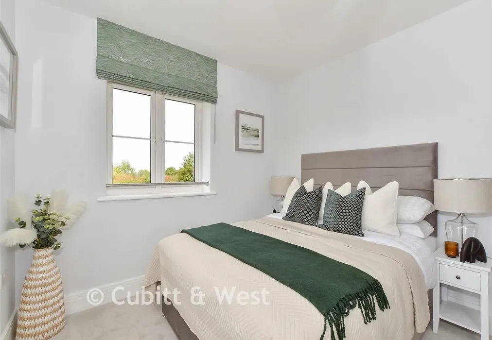 Bedroom 2 - The Gallops, Sandygate Lane, Lower Beeding, Horsham, West Sussex - Wards of Kent