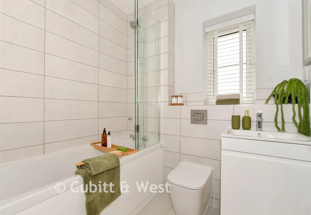 Bathroom - The Gallops, Sandygate Lane, Lower Beeding, Horsham, West Sussex - Wards of Kent