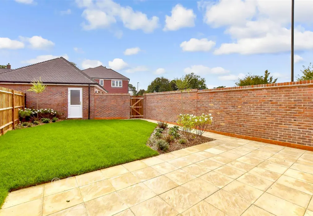 Rear Garden - The Gallops, Sandygate Lane, Lower Beeding, Horsham, West Sussex - Wards of Kent