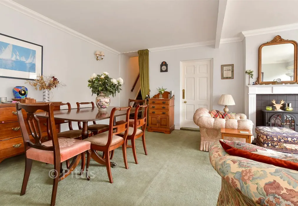 Lounge/ Dining Room - Terminus Road, Cowes, Isle of Wight - Wards of Kent