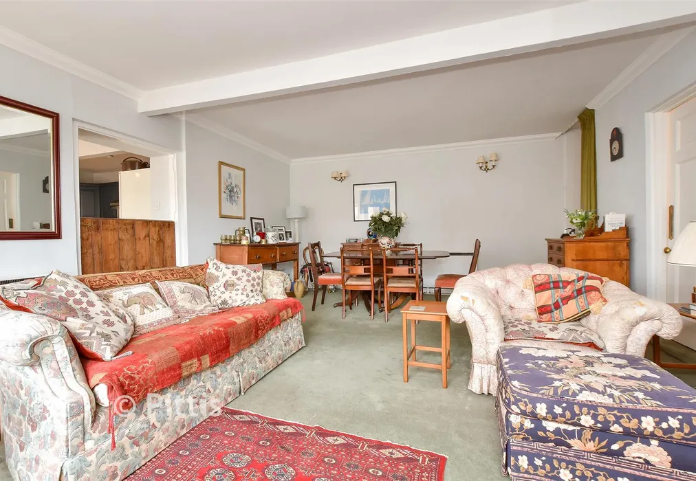 Lounge/ Dining Room - Terminus Road, Cowes, Isle of Wight - Wards of Kent