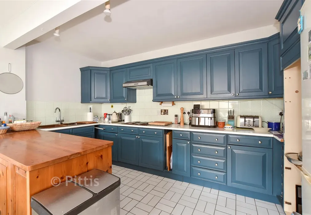 Kitchen/Breakfast Room - Terminus Road, Cowes, Isle of Wight - Wards of Kent