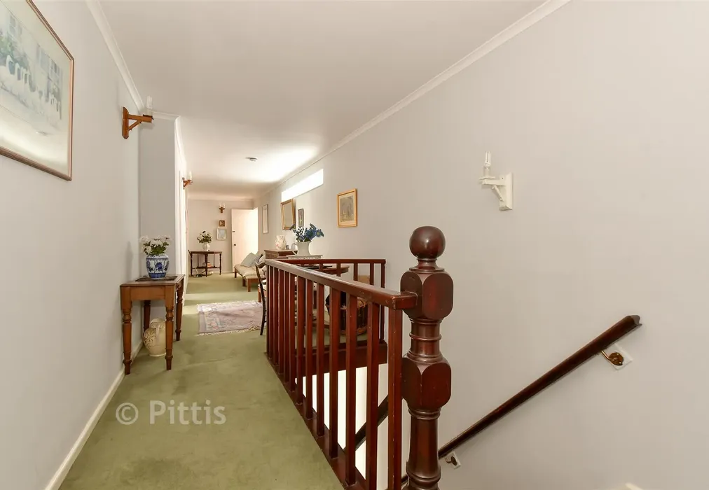 Internal Lifestyle Photograph - Terminus Road, Cowes, Isle of Wight - Wards of Kent