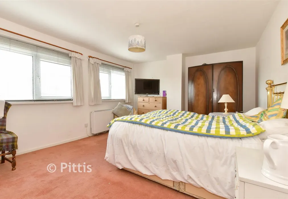 Bedroom 2 - Terminus Road, Cowes, Isle of Wight - Wards of Kent
