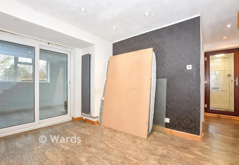 Lounge - Beauvoir Drive, Church Milton, Sittingbourne, Kent - Wards of Kent