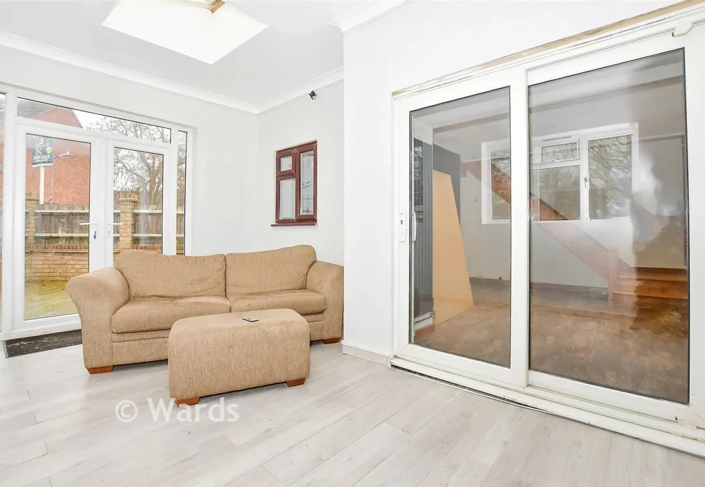 Garden Room - Beauvoir Drive, Church Milton, Sittingbourne, Kent - Wards of Kent