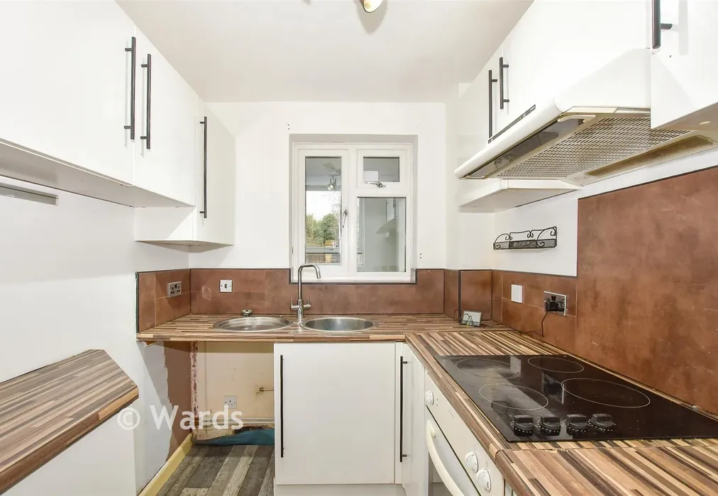 Kitchen - Beauvoir Drive, Church Milton, Sittingbourne, Kent - Wards of Kent