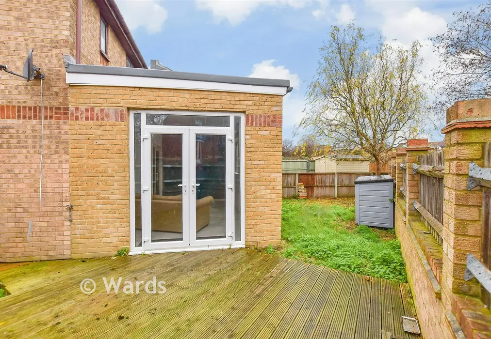 Side Garden - Beauvoir Drive, Church Milton, Sittingbourne, Kent - Wards of Kent