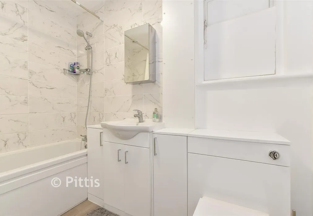 Bathroom - Newport Road, Apse Heath, Sandown, Isle of Wight - Wards of Kent