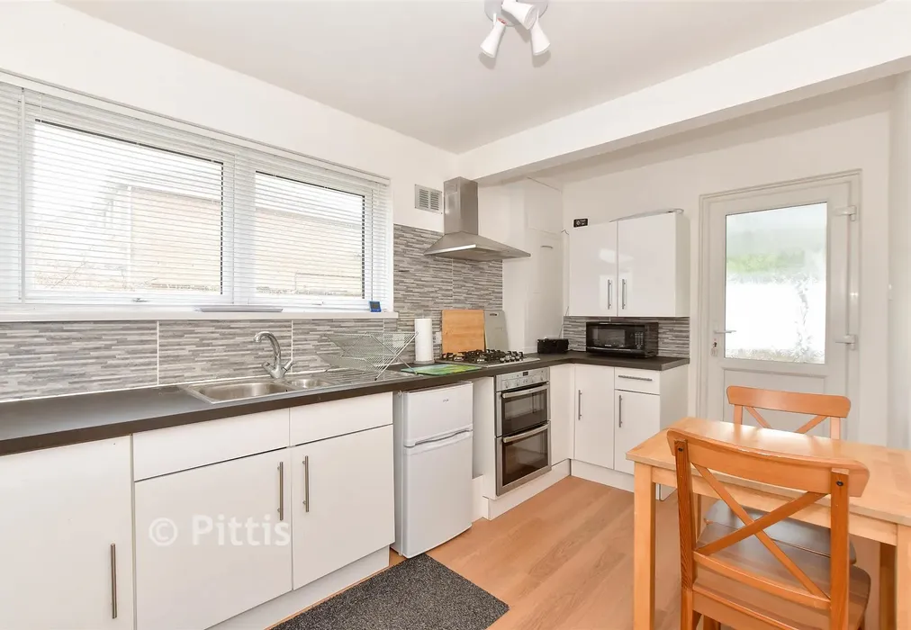 Kitchen - Newport Road, Apse Heath, Sandown, Isle of Wight - Wards of Kent