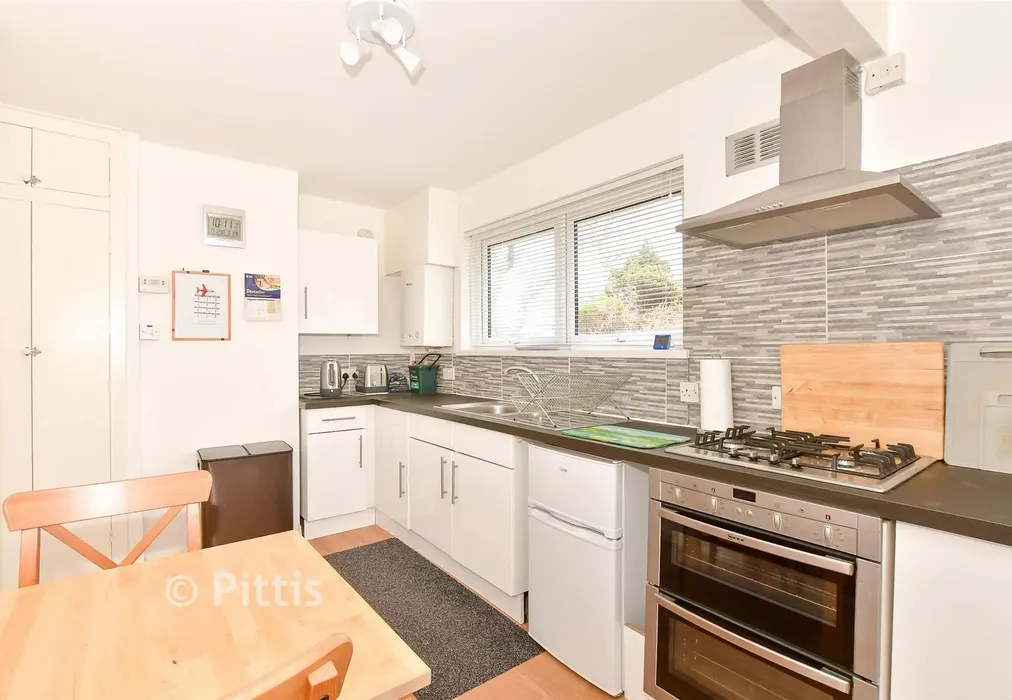 Kitchen - Newport Road, Apse Heath, Sandown, Isle of Wight - Wards of Kent