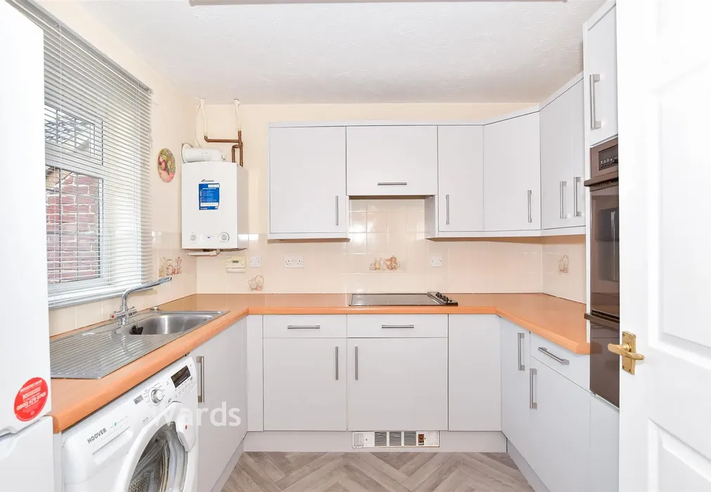 Kitchen - Matterdale Gardens, Barming, Maidstone, Kent - Wards of Kent