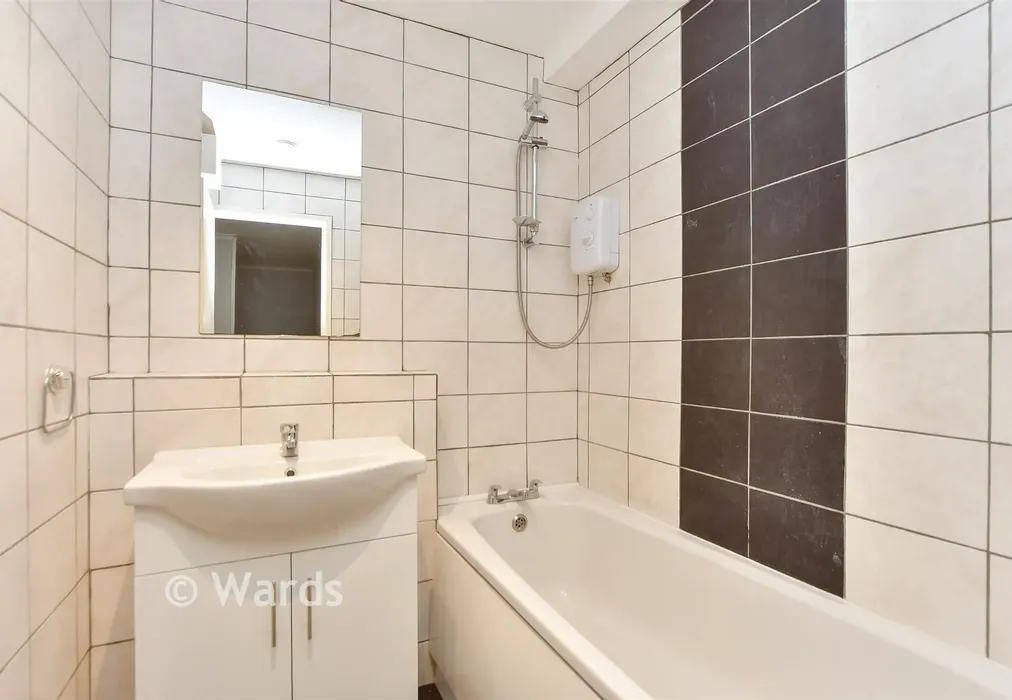 Bathroom - Melville Court, Chatham, Kent - Wards of Kent