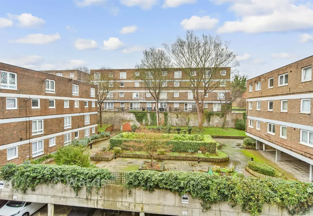 Communal Gardens - Melville Court, Chatham, Kent - Wards of Kent