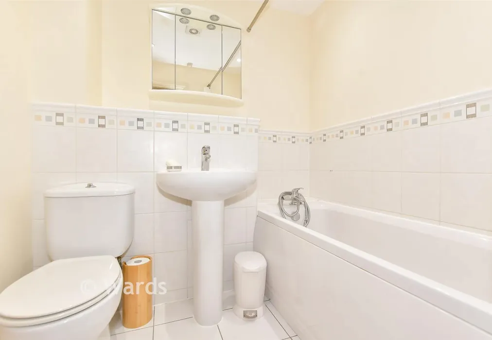 Bathroom - Beaconsfield Road, Dover, Kent - Wards of Kent
