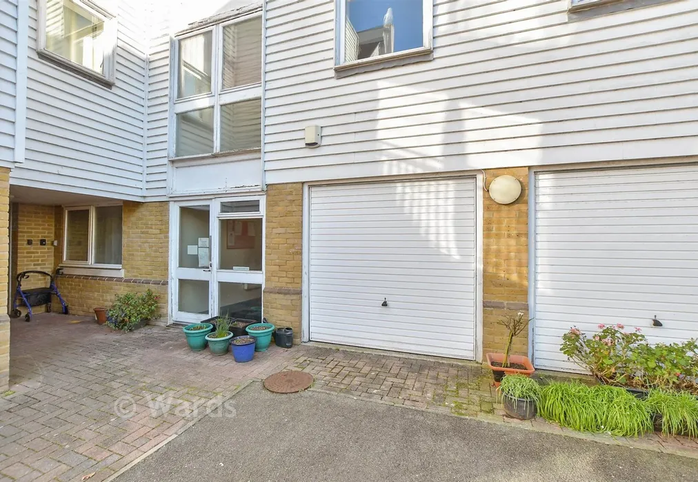 Garage - Beaconsfield Road, Dover, Kent - Wards of Kent