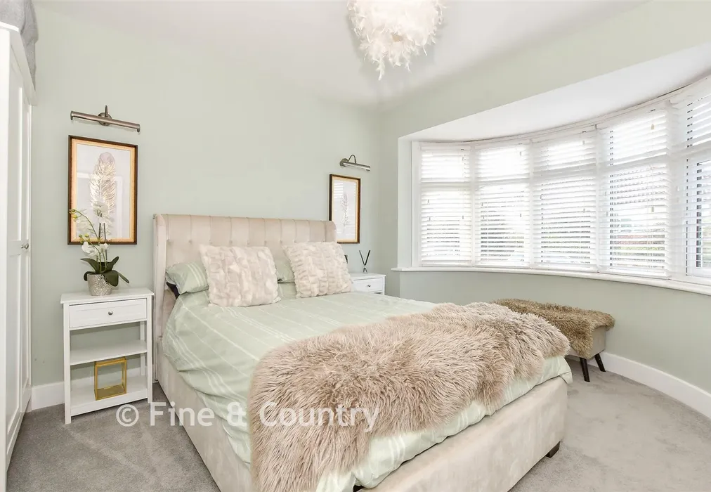 Bedroom 4 - Queens Road, Newport, Isle of Wight - Wards of Kent