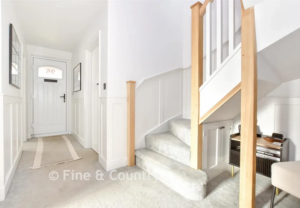 Hallway - Queens Road, Newport, Isle of Wight - Wards of Kent