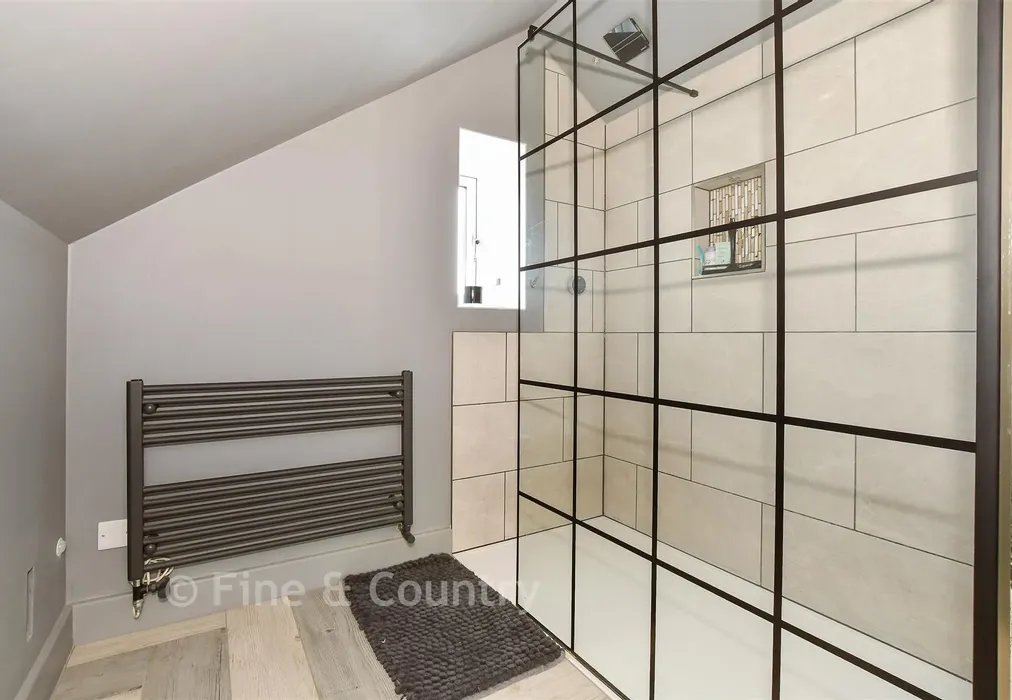 Shower Room - Queens Road, Newport, Isle of Wight - Wards of Kent