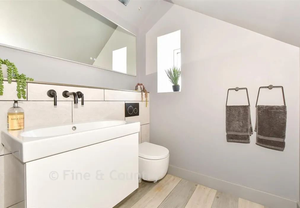 Cloakroom - Queens Road, Newport, Isle of Wight - Wards of Kent
