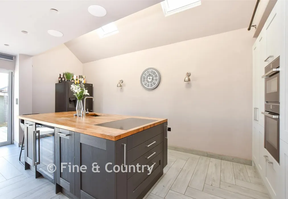 Kitchen - Queens Road, Newport, Isle of Wight - Wards of Kent