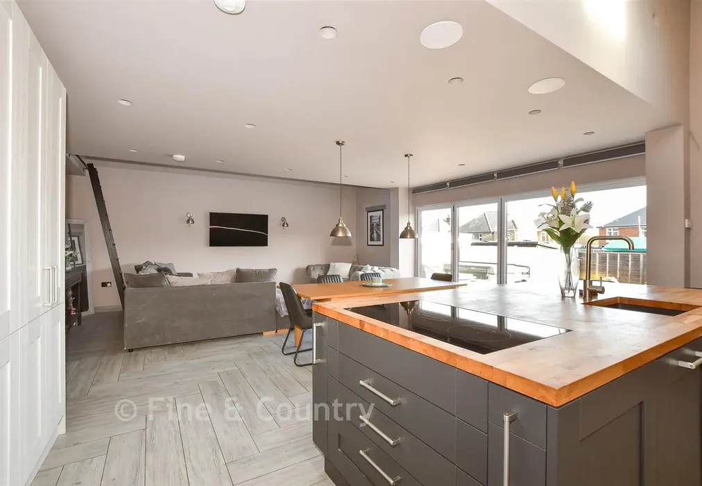Kitchen/ Living Room - Queens Road, Newport, Isle of Wight - Wards of Kent