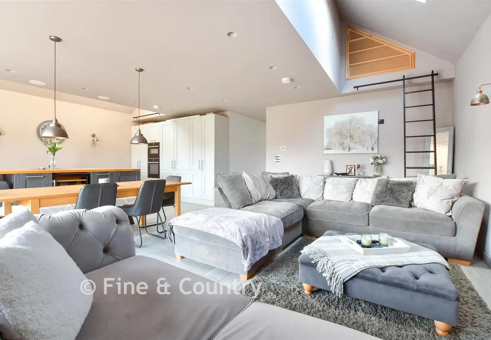 Kitchen/ Living Room - Queens Road, Newport, Isle of Wight - Wards of Kent