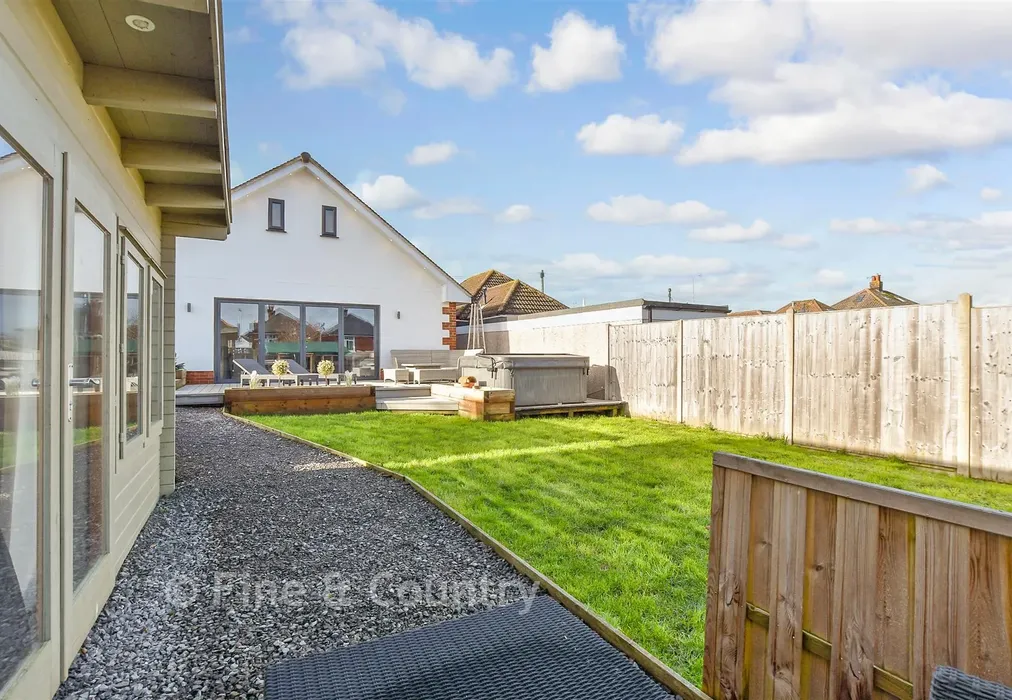 Rear Garden - Queens Road, Newport, Isle of Wight - Wards of Kent
