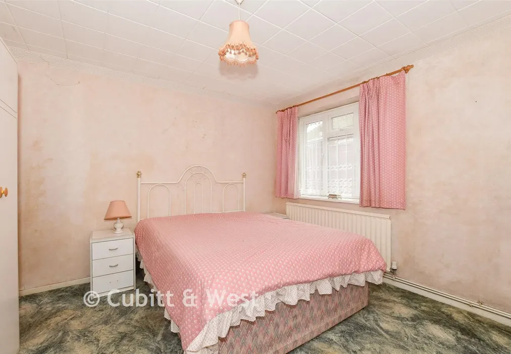 Bedroom 1 - Nursery Hill, Shamley Green, Guildford, Surrey - Wards of Kent