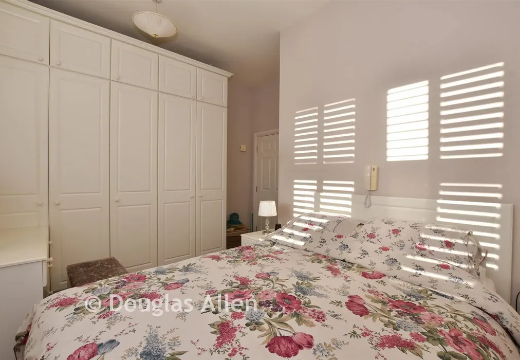 Bedroom 1 - Village Way, Barkingside, Ilford, Essex - Wards of Kent